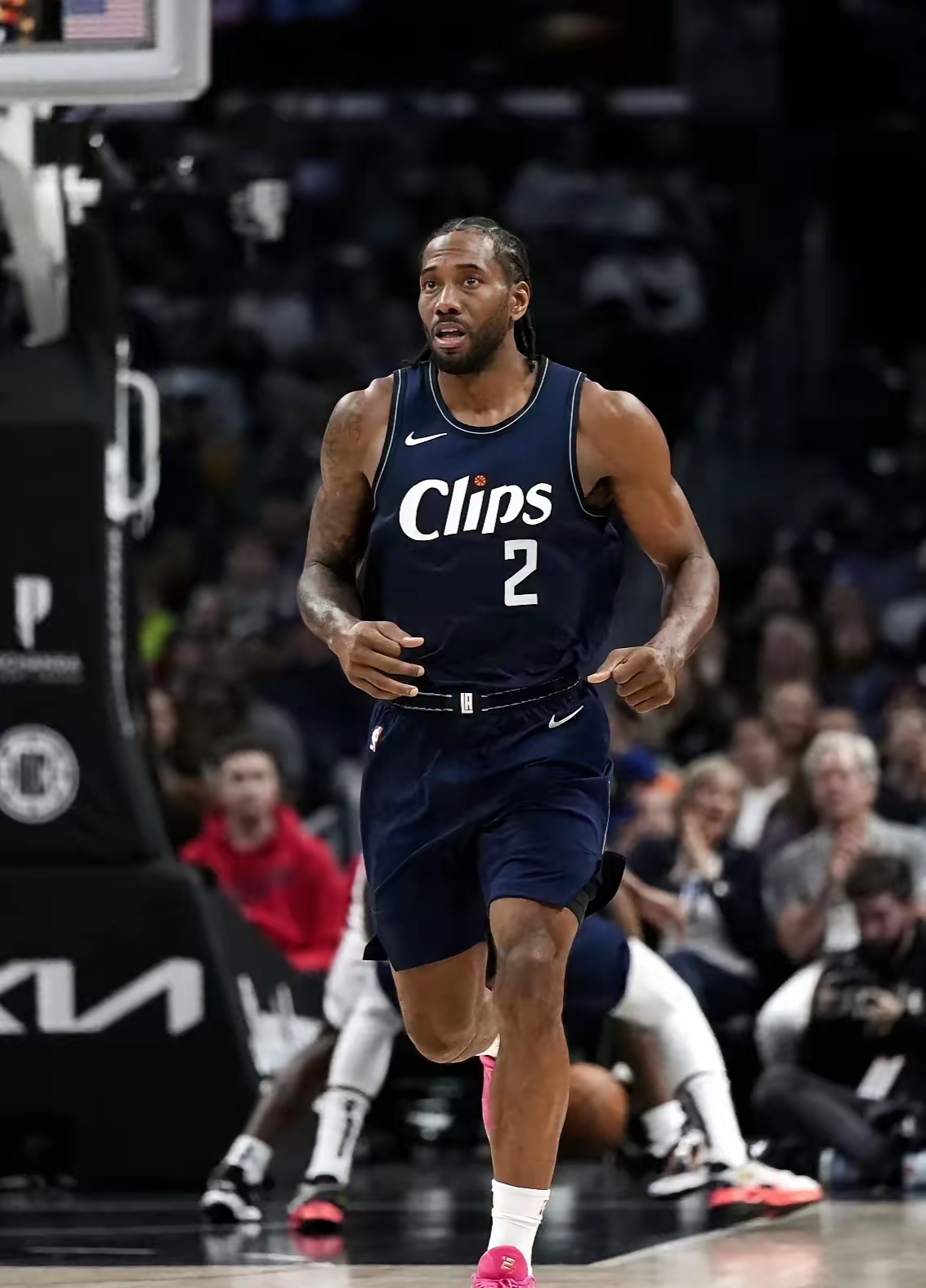 意媒：因机场跑道结冰，尤文全队与远征球迷被困挪威（跑道结冰致航班受阻，尤文全队与远征球迷滞留挪威）