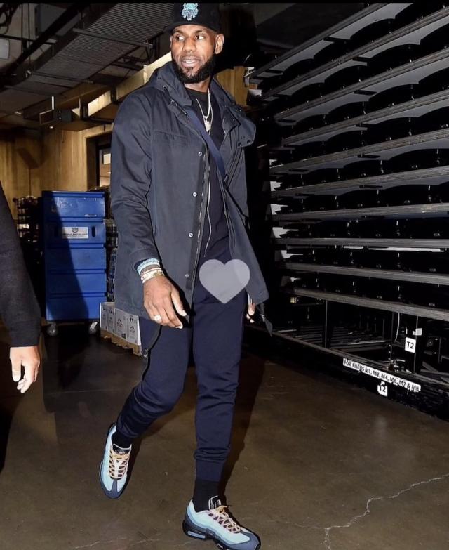 曲靖队员信心满满，高原赛场展风采！（曲靖将士信心十足，高原赛场尽显风采！）