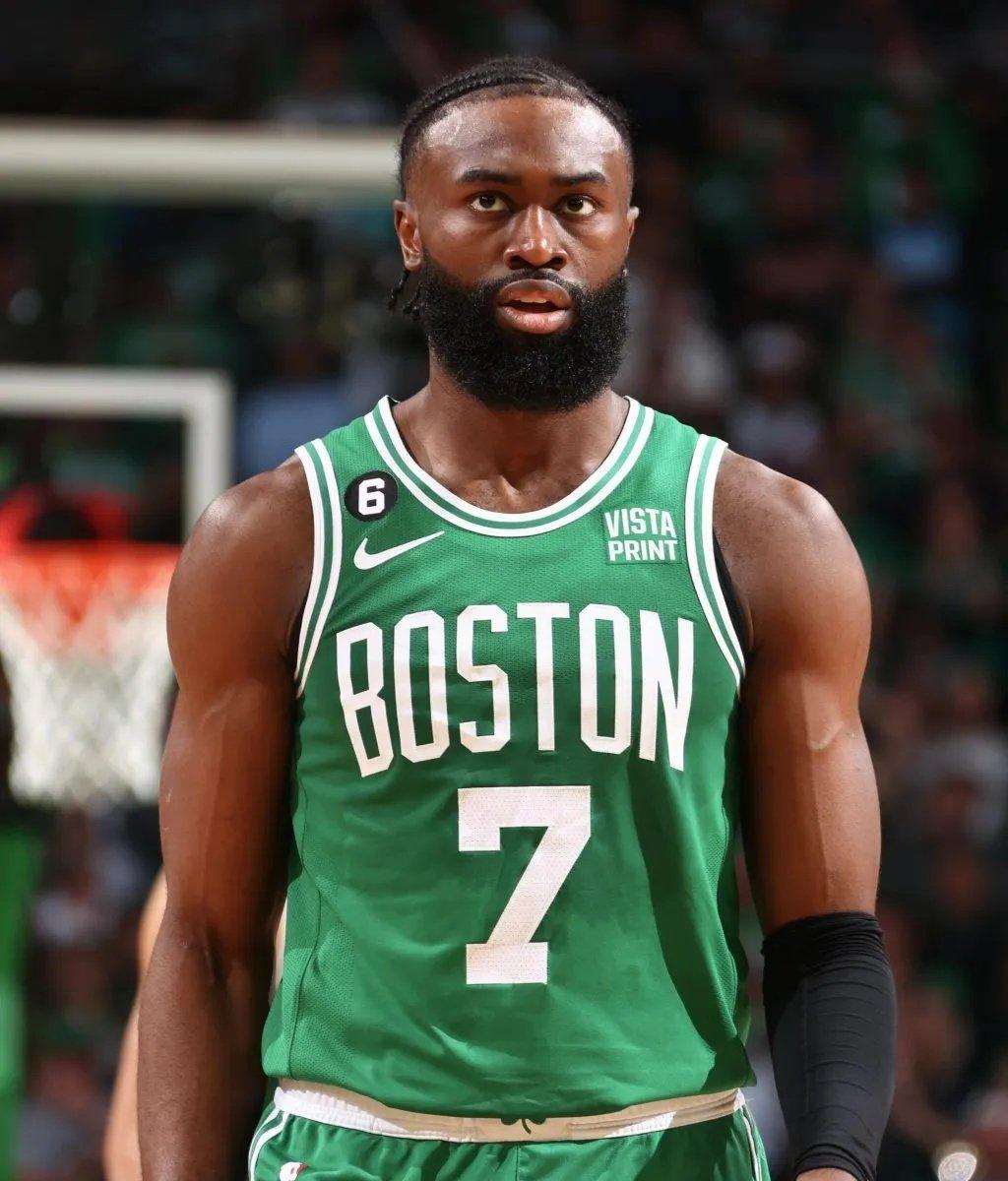 佩工：皮球先打在球员身上再弹到手上，裁判硬造了一个点球（佩工：球先中身体再碰手臂，主裁强行判点球）