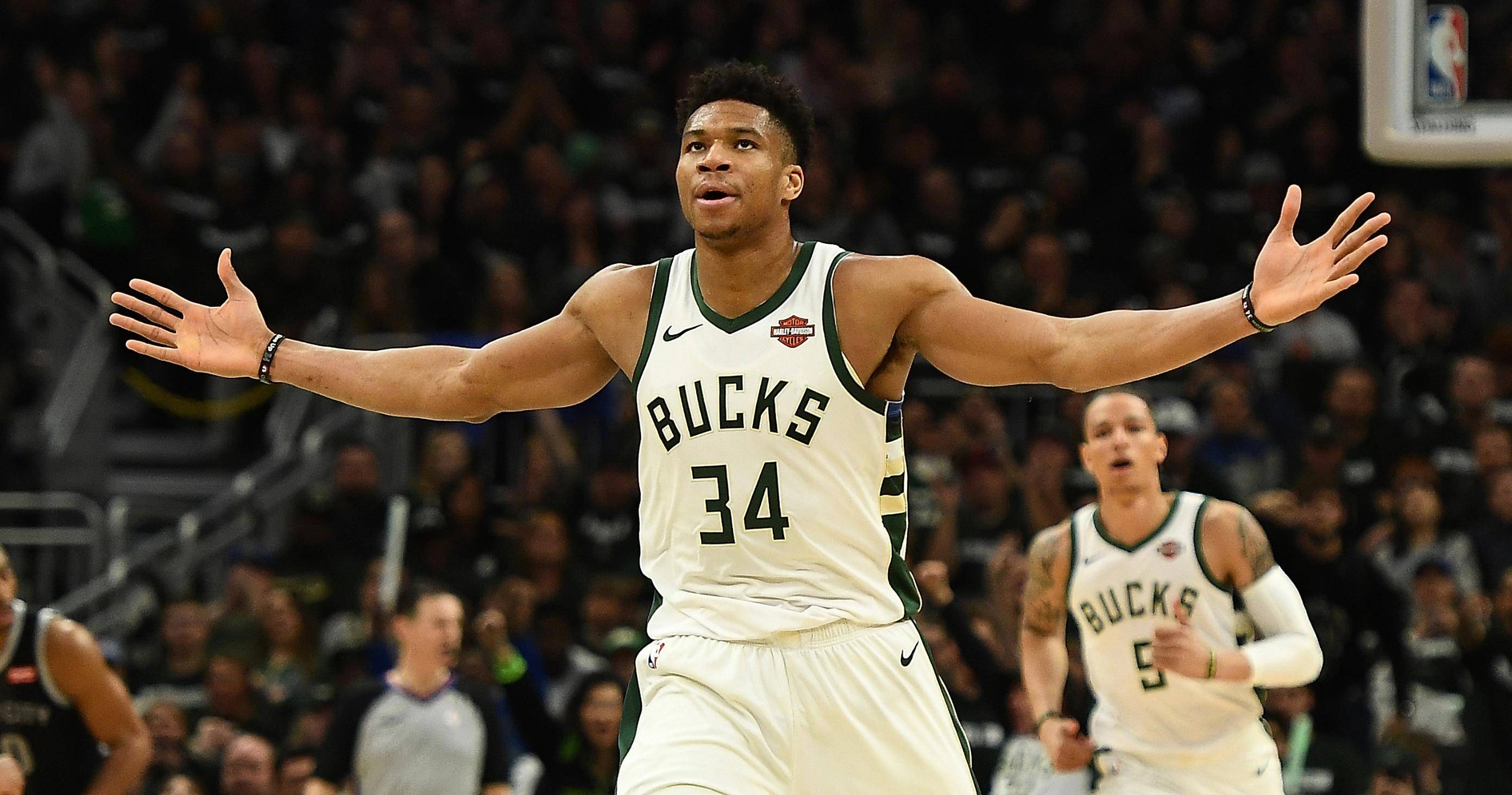 记者：多纳鲁马经纪人下周中会见巴黎高层，了解续约可能性（记者称多纳鲁马经纪人下周中将与巴黎高层会谈，探讨续约前景）