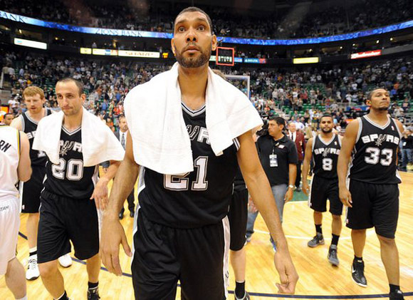 外媒：下赛季欧冠联赛阶段用球将采用白+薄荷绿+紫创新配色（外媒：下赛季欧冠联赛阶段用球将启用白、薄荷绿与紫的全新配色）