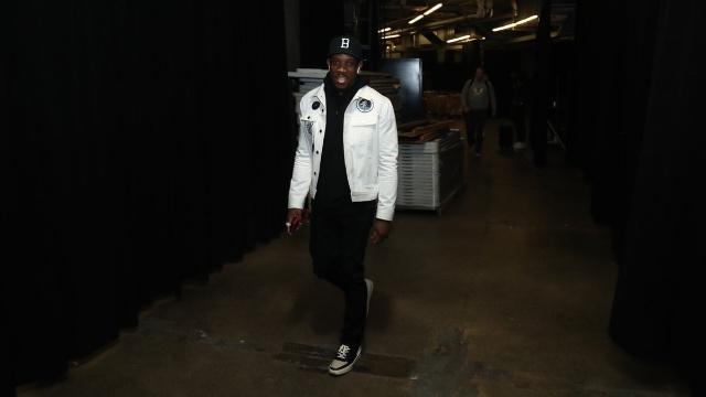 博主：客战广岛三箭申花远征军约300人，而且带着鼓（博主：申花客场挑战广岛三箭，约300名远征军随队携鼓助威）