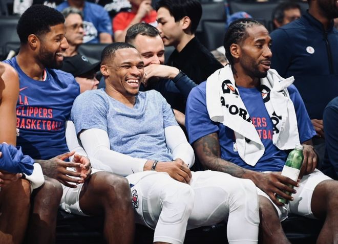 福克斯29+4险胜！灰熊24年选秀捡三宝，合砍60分，难耐杰克逊太软（福克斯29+4险胜！灰熊24届三新秀合砍60分，却无奈小贾伦-杰克逊太软）