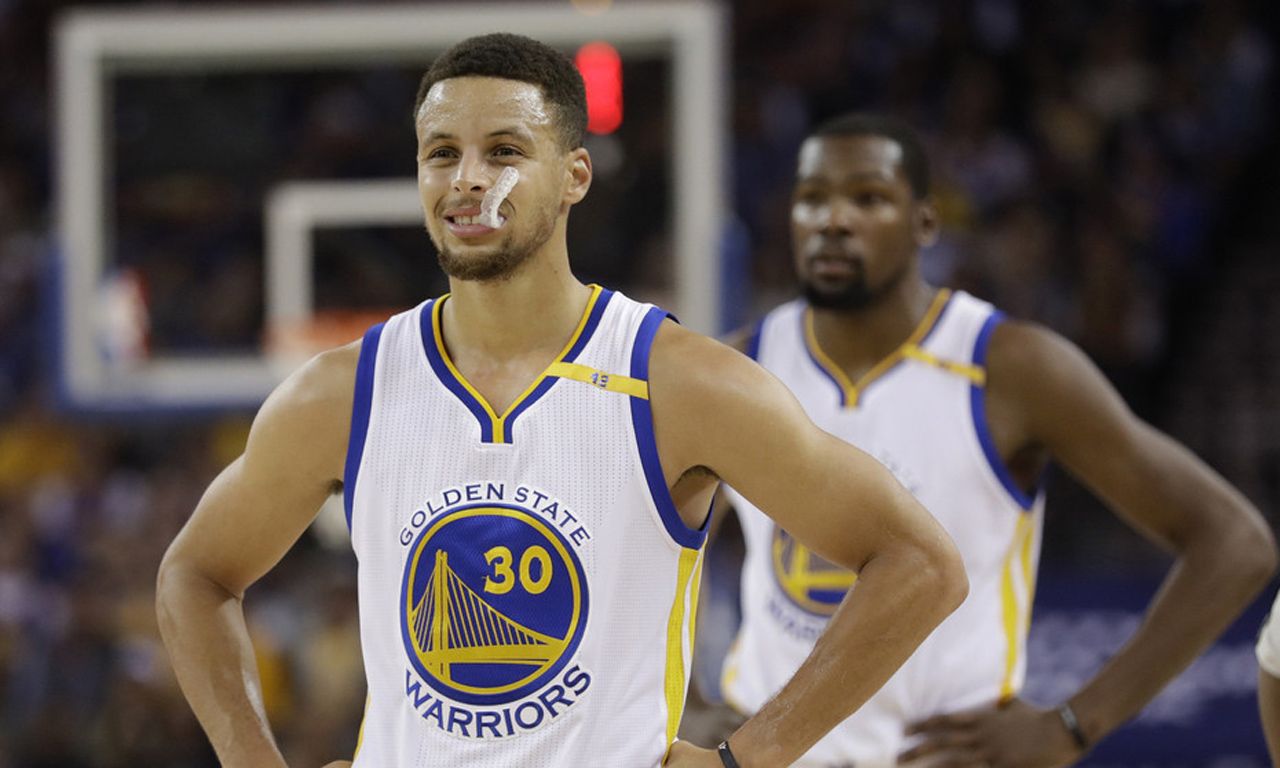 曼城与切尔西本轮积分榜争夺激烈（本轮曼城与切尔西积分榜之争白热化）