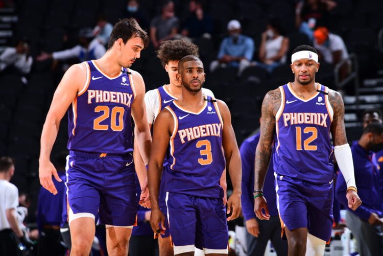 山东泰山达成中国顶级联赛总积分1500分里程碑，为中超首队（山东泰山总积分破1500分，成中超首队达成顶级联赛里程碑）