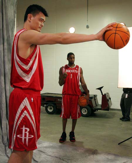 斯卢茨基：我们丢球后不得不加强进攻，这给了对手很多空间（斯卢茨基：失球后我们被迫压上进攻，给了对手更多空当）