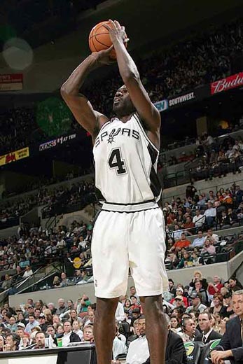 贾府球员努里心脏骤停后留下后遗症，家人：他现在能表达情绪（贾府球员努里心脏骤停后遗症仍在，家人称其已能表达情绪）